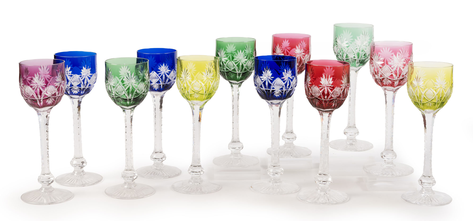 SUITE de douze verres modèle Florence en cristal doublé taillé…