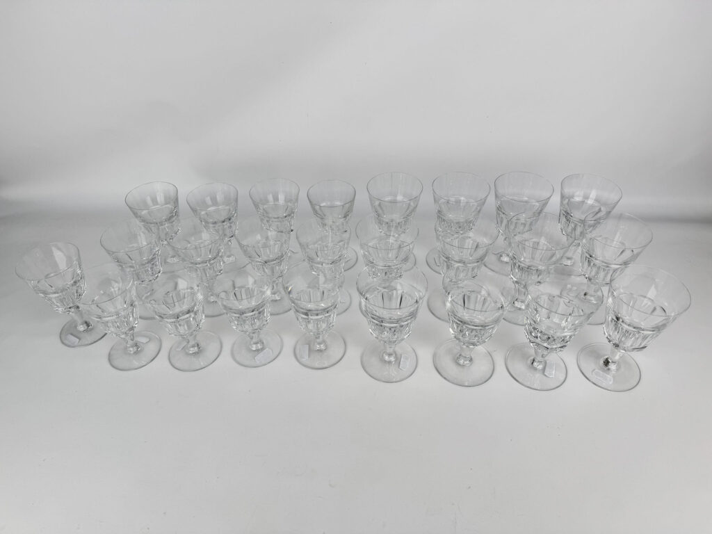SUITE de 51 verres modèle « Missouri » comprenant :…