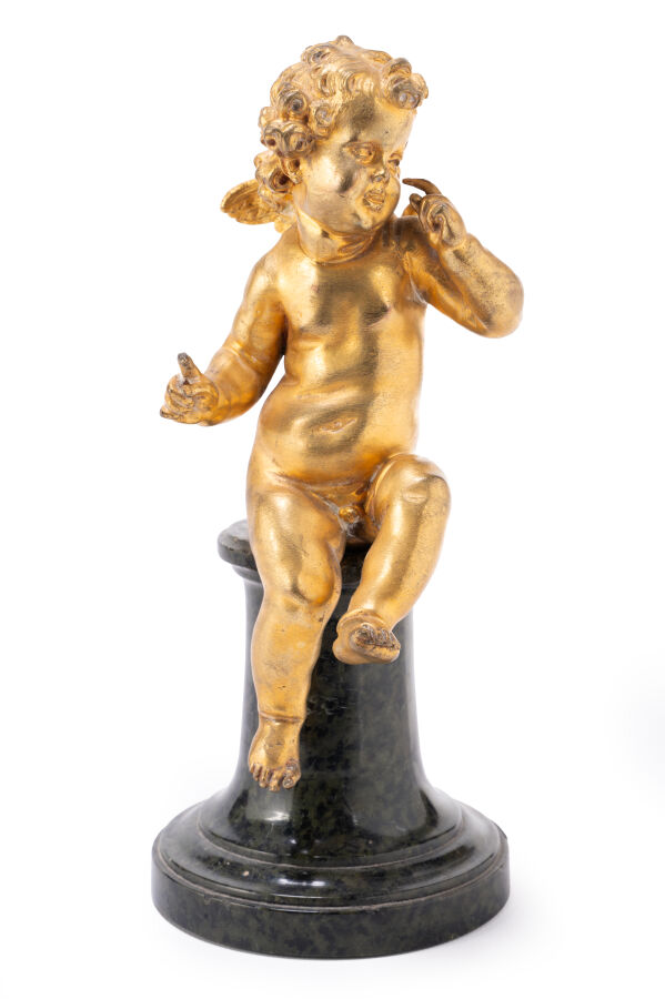SUJET en bronze à patine dorée, représentant un amour sur…