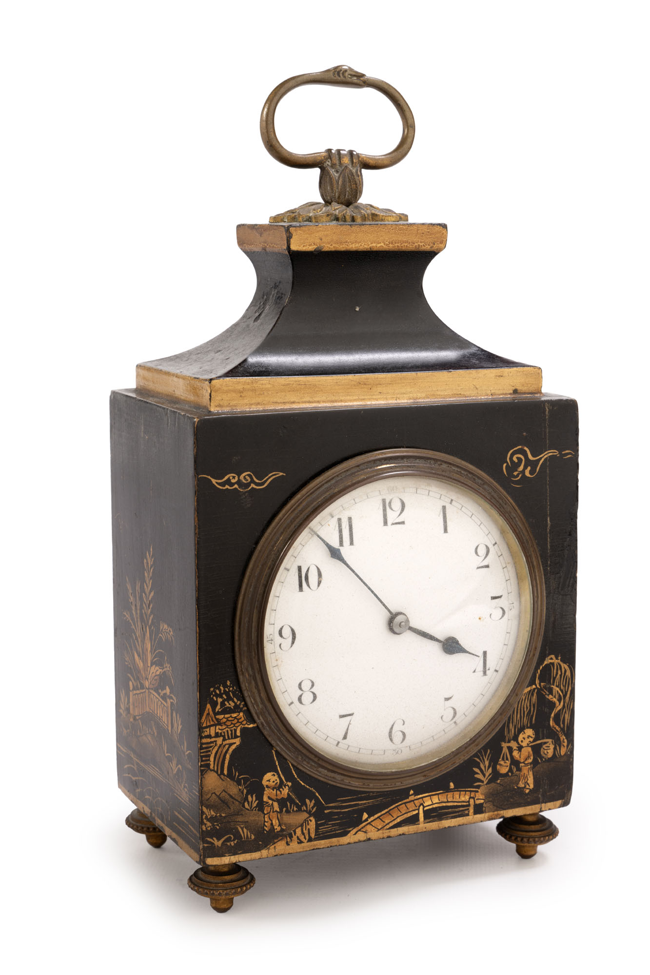 PETITE PENDULE en laque noire et dorée à décor de…