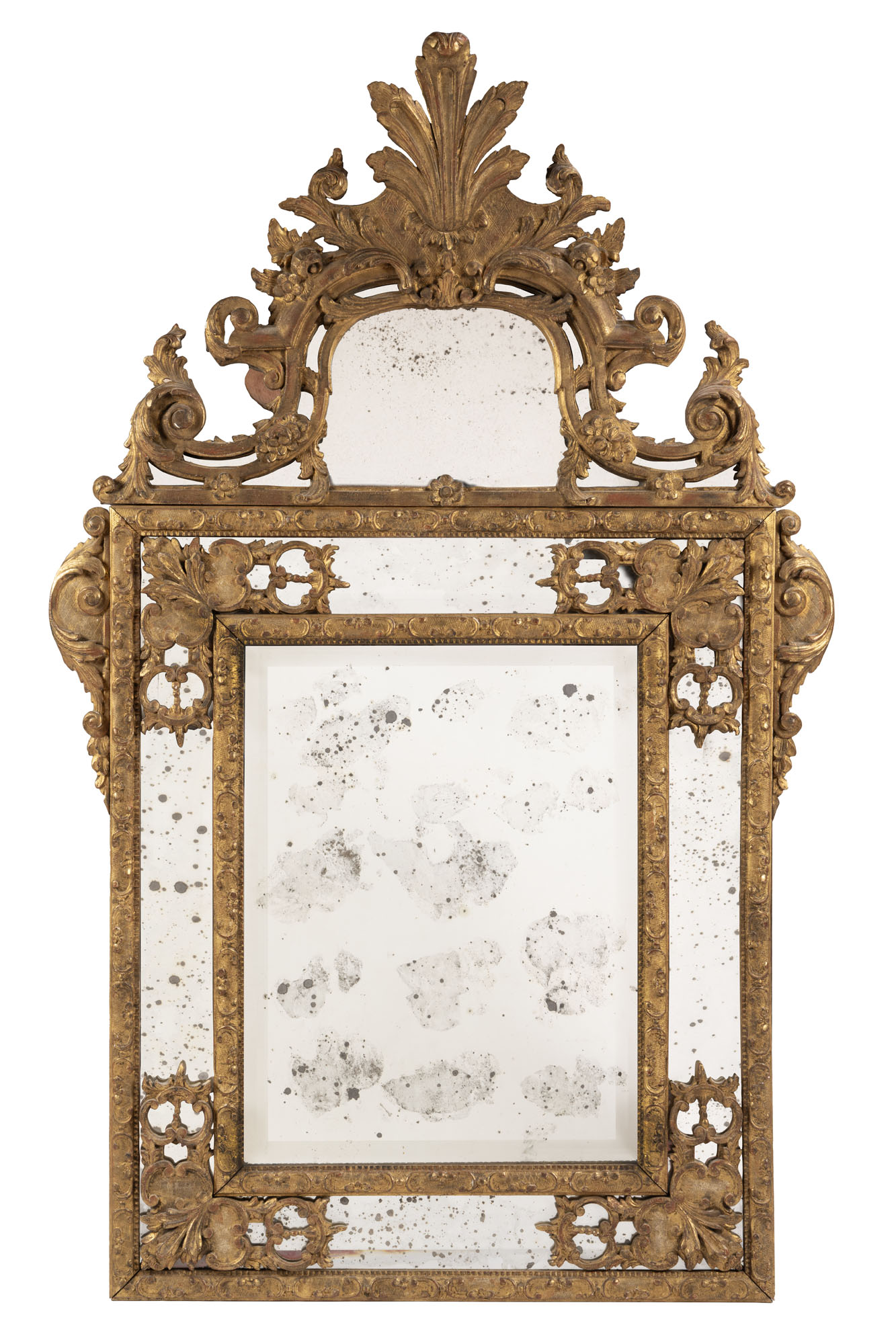 MIROIR D’APPARAT à pare closes et fronton en bois sculpté…