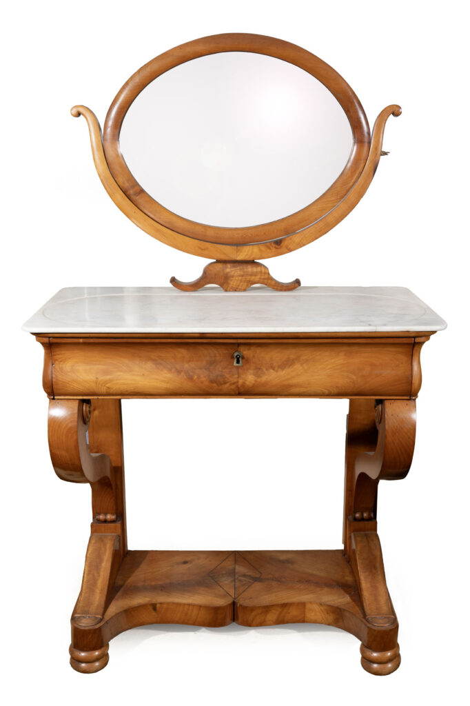 COIFFEUSE en merisier et placage de merisier, présentant un miroir…