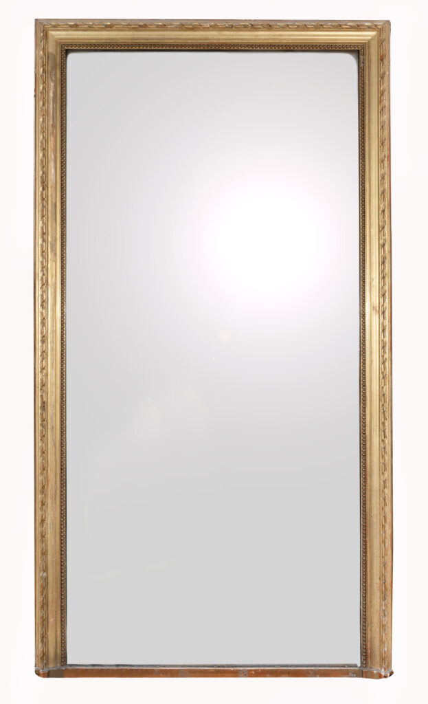 IMPORTANT MIROIR formant trumeau en bois stuqué et doré de…