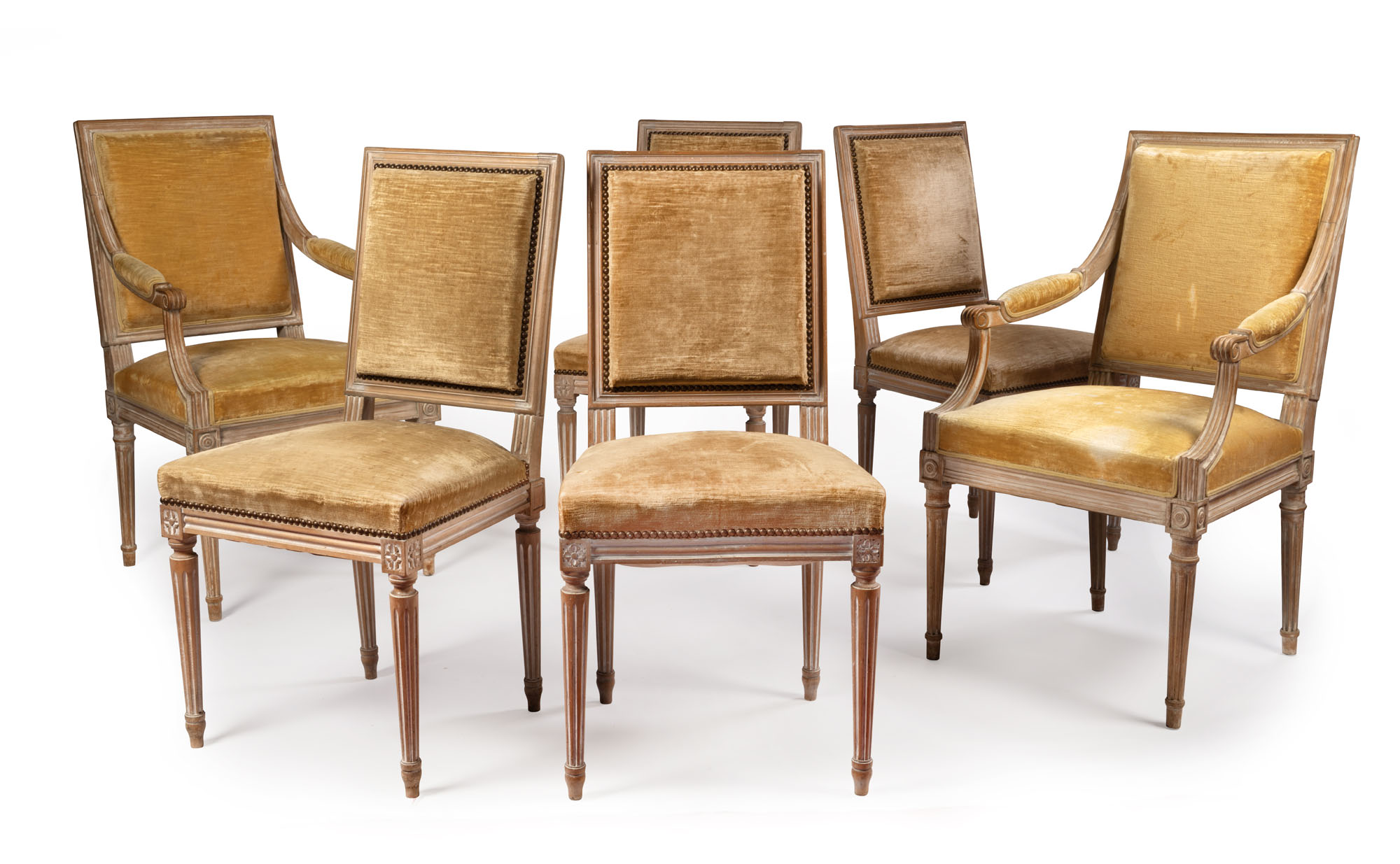 SUITE DE QUATRE CHAISES et DEUX FAUTEUILS en hêtre de…