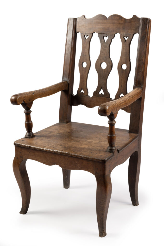 FAUTEUIL À BRAS ou KADOR-VREC&rsquo;H en chêne et merisier, avec…