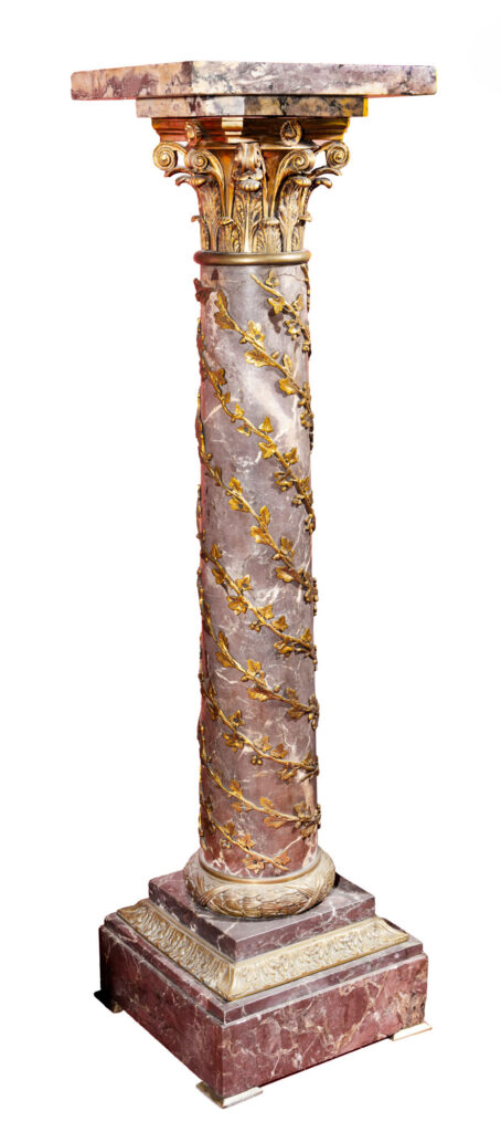 COLONNE en marbre rose, bronze doré de style Louis XVI,…
