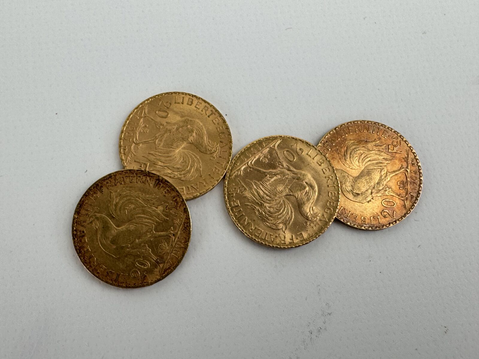 4 PIÈCES en or de 20 Francs type Marianne, années…