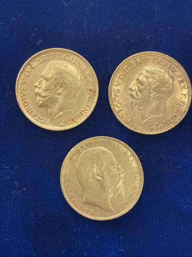 3 PIÈCES en or 916 millièmes type Souverain, années 1911,…