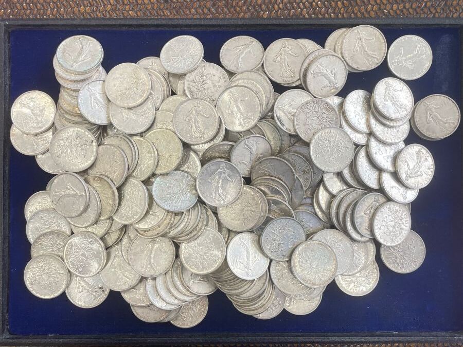 218 PIÈCES 5 Francs type Semeuse, en argent 835 millièmes.…