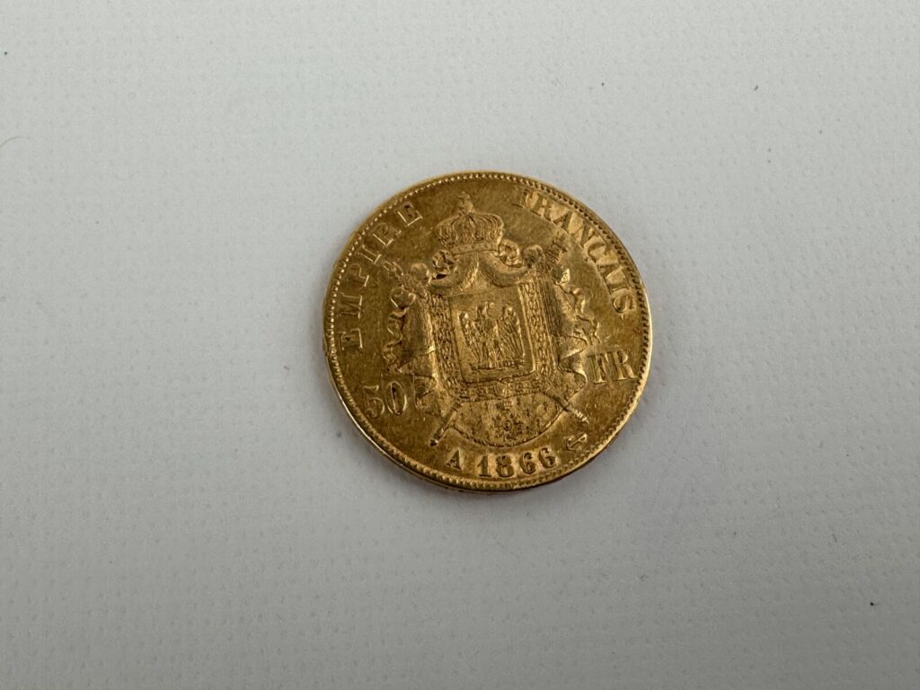 1 PIÈCE en or de 50 Francs type Napoléon III…