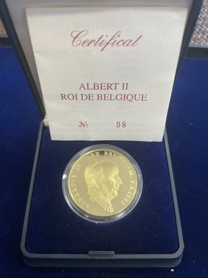 MÉDAILLE commémorative en or 750 millièmes du Roi Albert II…