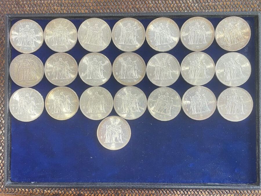 22 PIÈCES de 50 Francs type Hercule en argent, années…