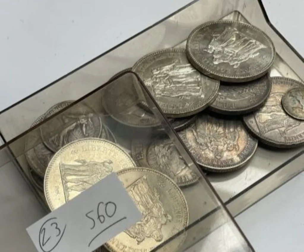 ENSEMBLE DE 17 PIÈCES EN ARGENT COMPRENANT : 4 pièces…