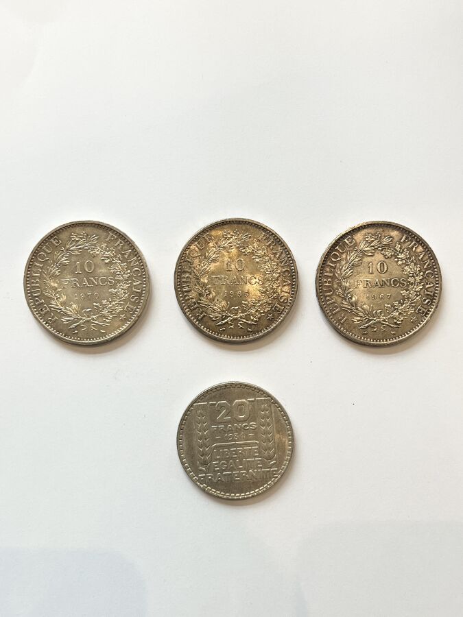 LOT DE PIÈCES en argent comprenant : 3 pièces de…