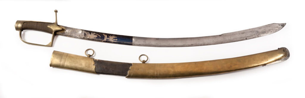 SABRE DE HUSSARD en acier et laiton, la poignée recouverte…