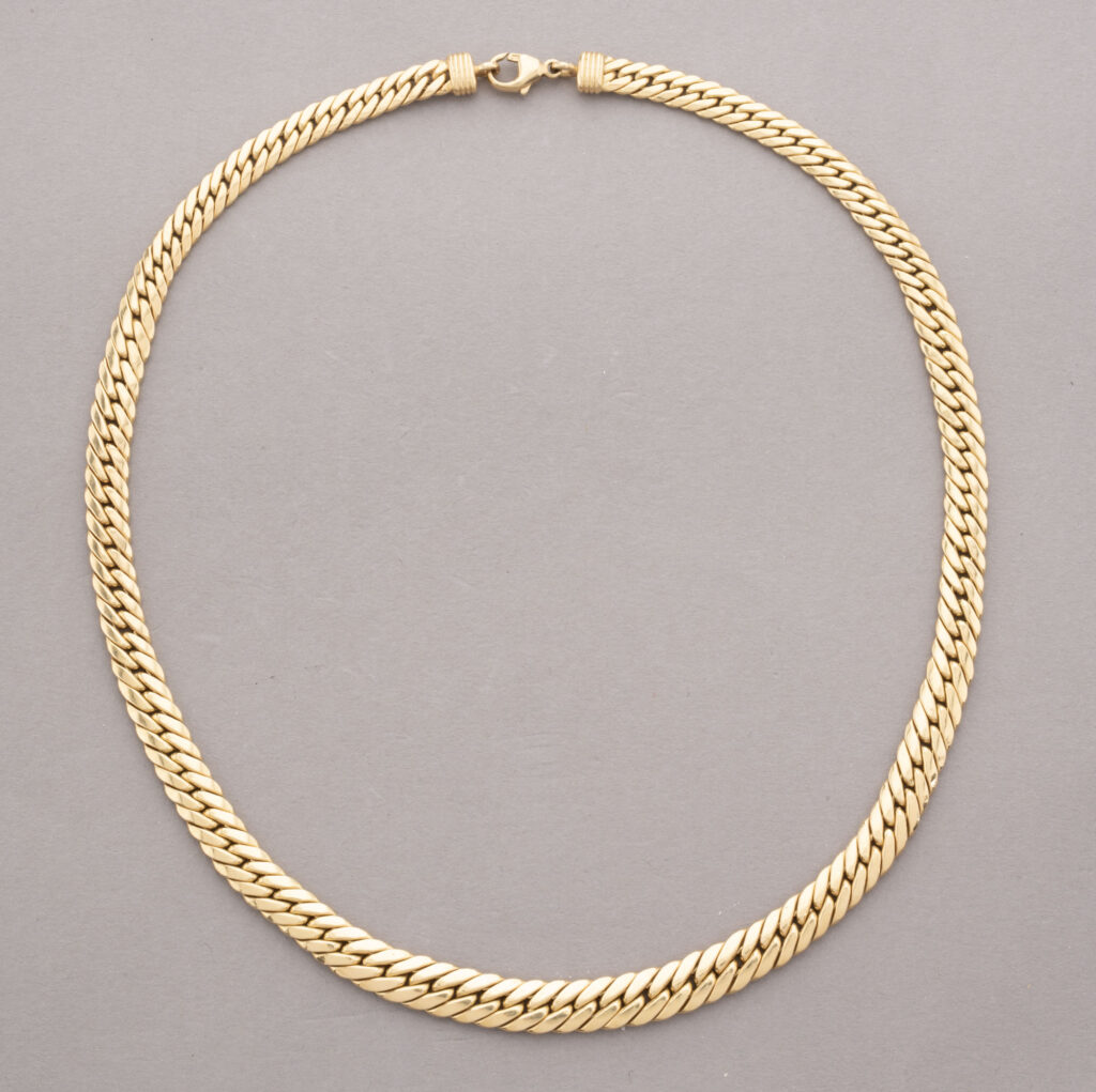 COLLIER en or jaune 750 millièmes, formé de mailles anglaises…