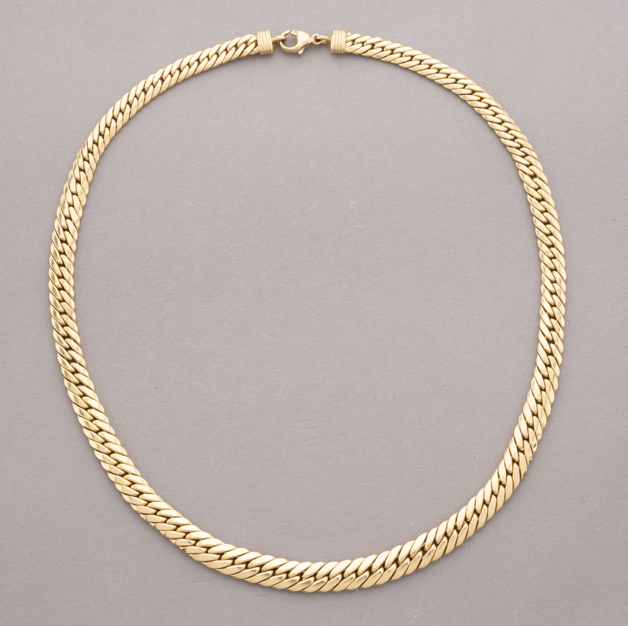 COLLIER en or jaune 750 millièmes, formé de mailles anglaises…