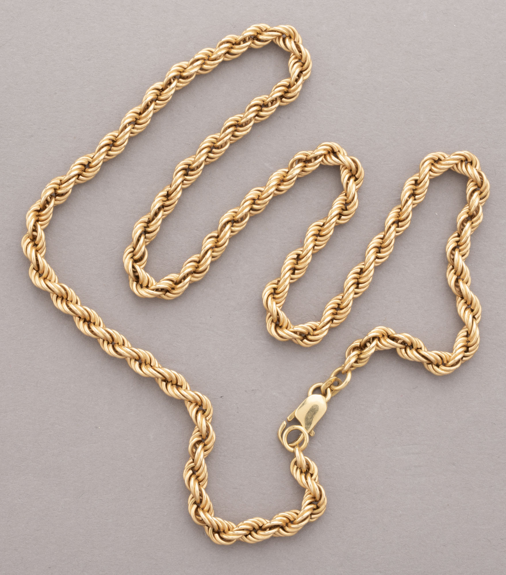 CHAINE en or rose 750 millièmes en maille torsadée, fermoir…