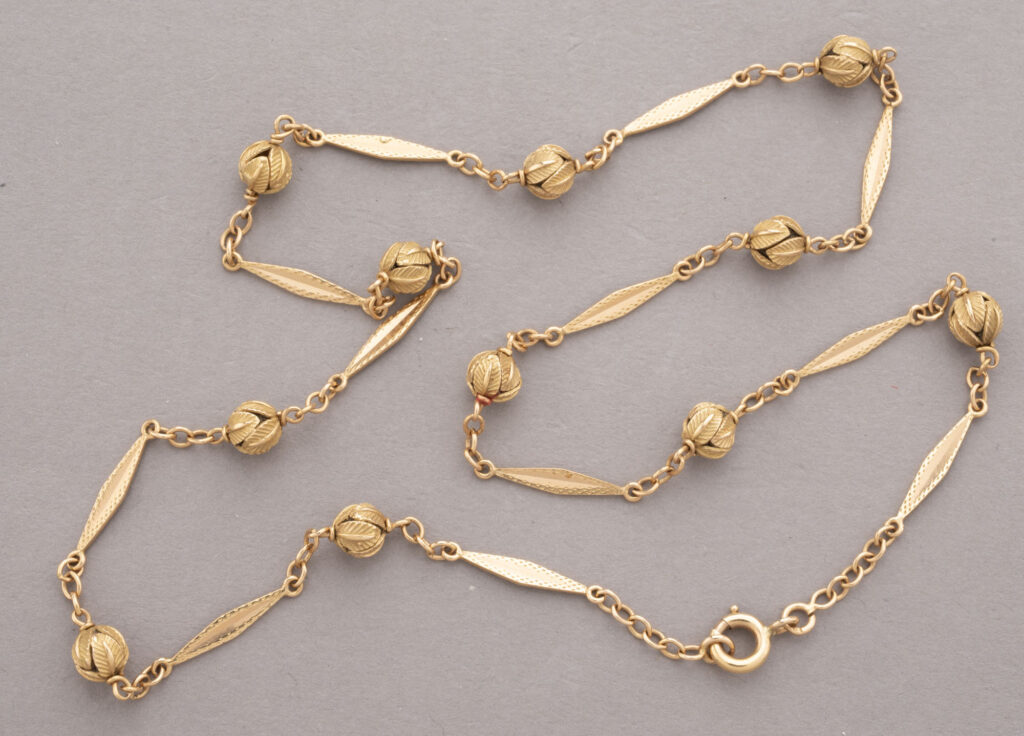 COLLIER en or rose 750 millièmes, formé d&rsquo;une alternance de…