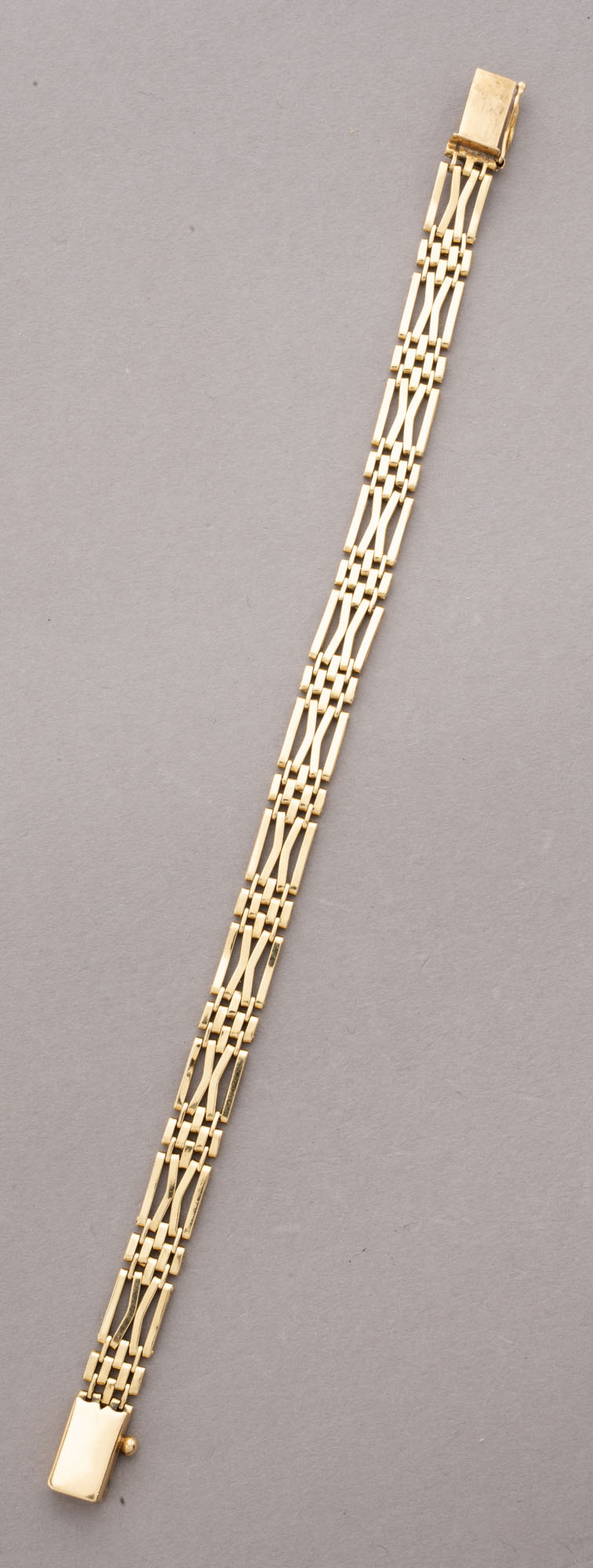 BRACELET plat articulé en or jaune 750 millièmes, fermoir cliquet…
