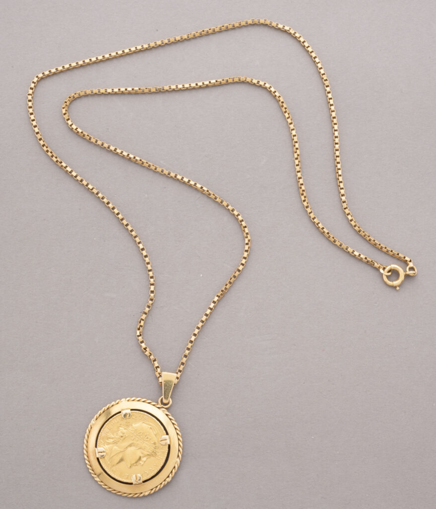 PENDENTIF en or jaune 750 millièmes retenant une pièce de…
