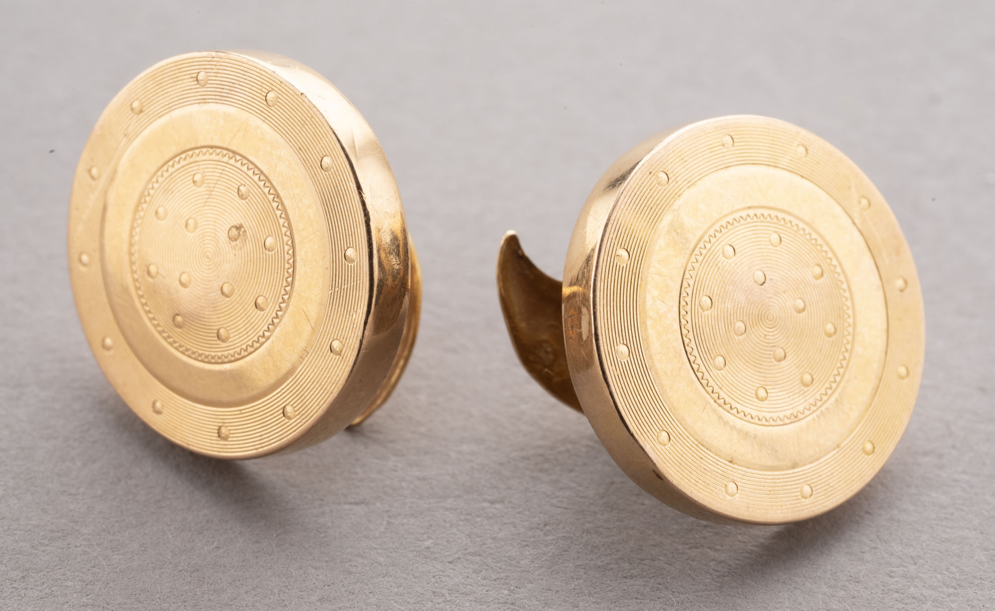 UNE PAIRE DE BOUTONS DE MANCHETTES en or rose 750…