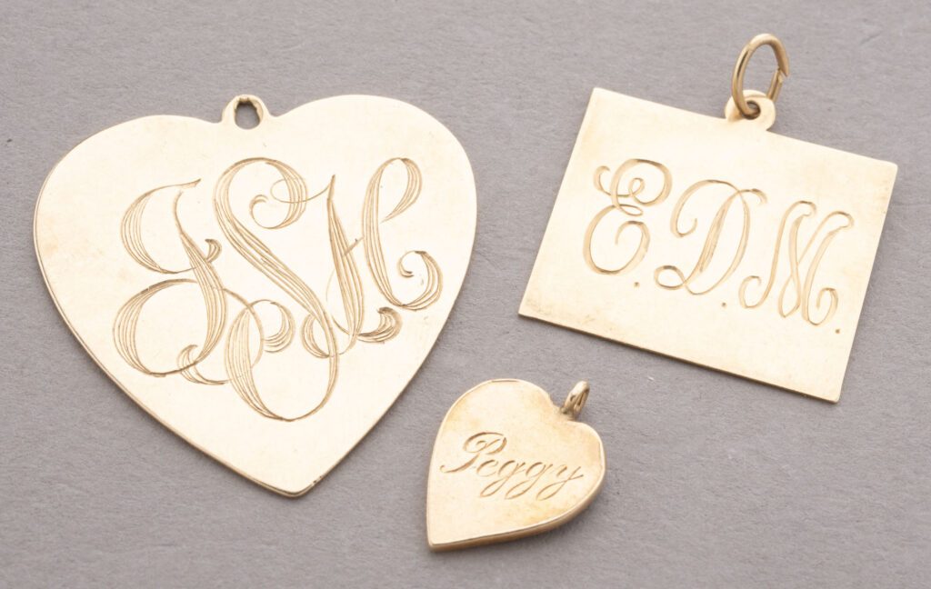 REUNION DE 3 PENDENTIFS en or rose 585 millièmes, l&rsquo;un…