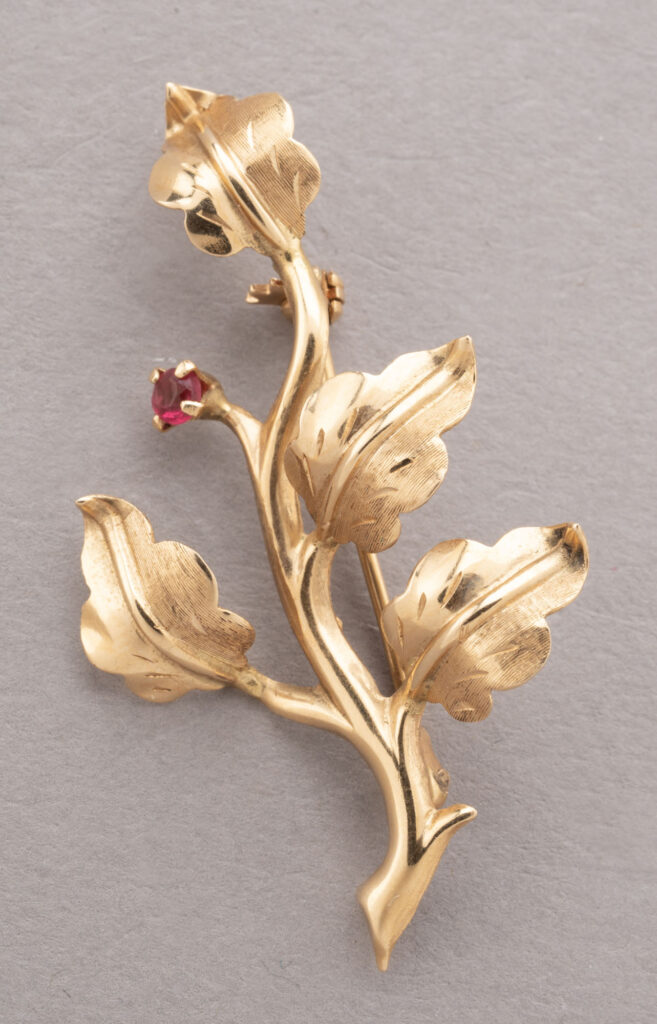 BROCHE en or rose 750 millièmes à décor de d&rsquo;une…