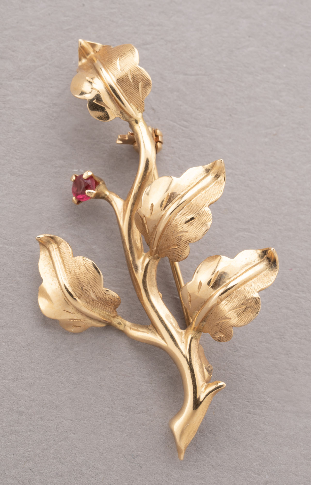 BROCHE en or rose 750 millièmes à décor de d’une…