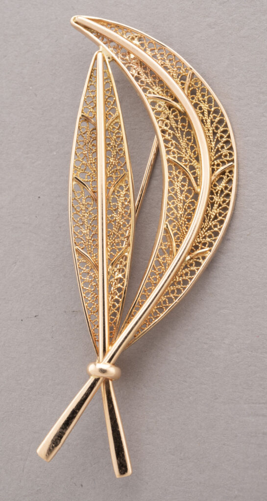 BROCHE en or rose 750 millièmes, figurant deux feuilles à…