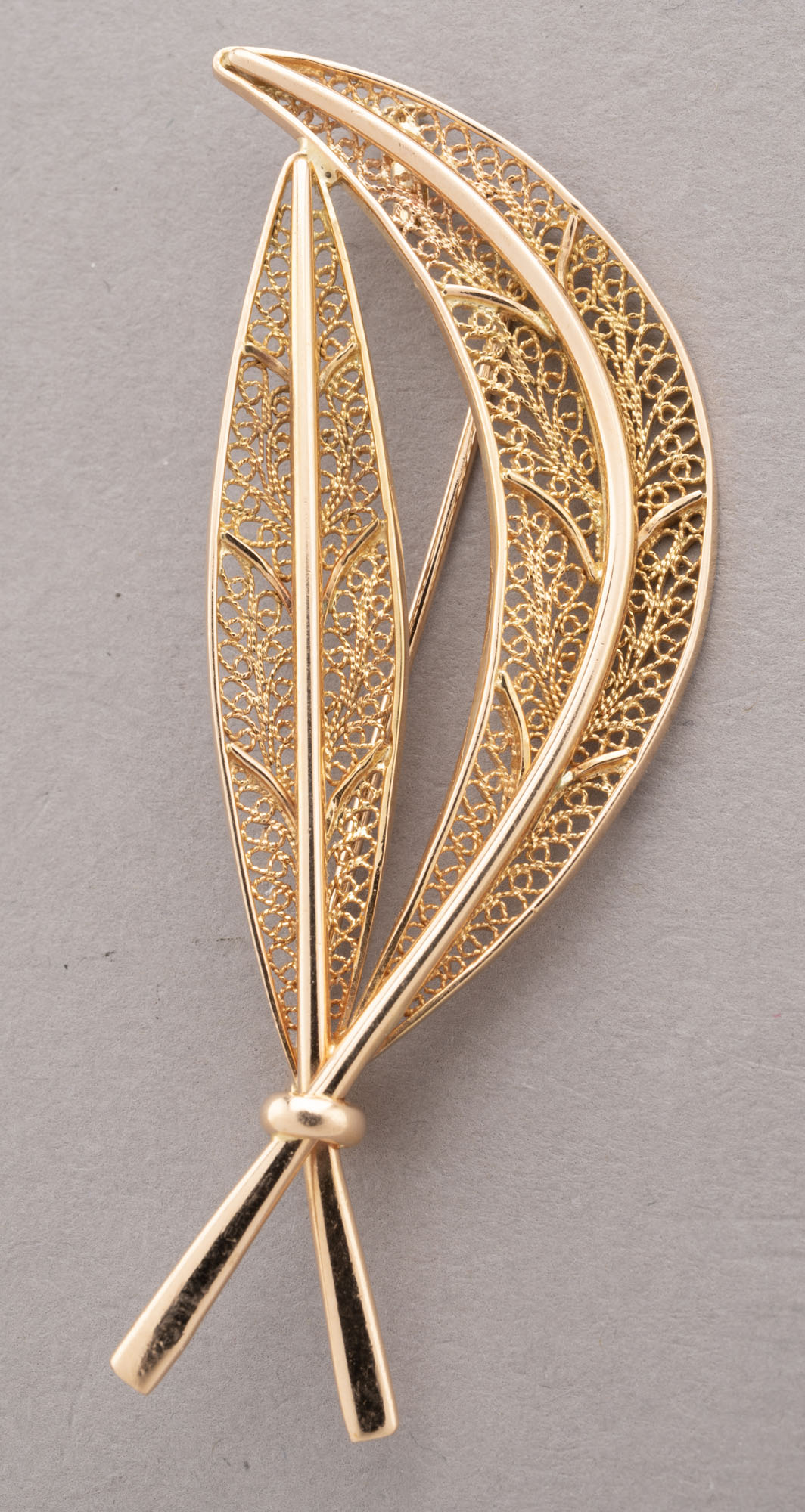 BROCHE en or rose 750 millièmes, figurant deux feuilles à…