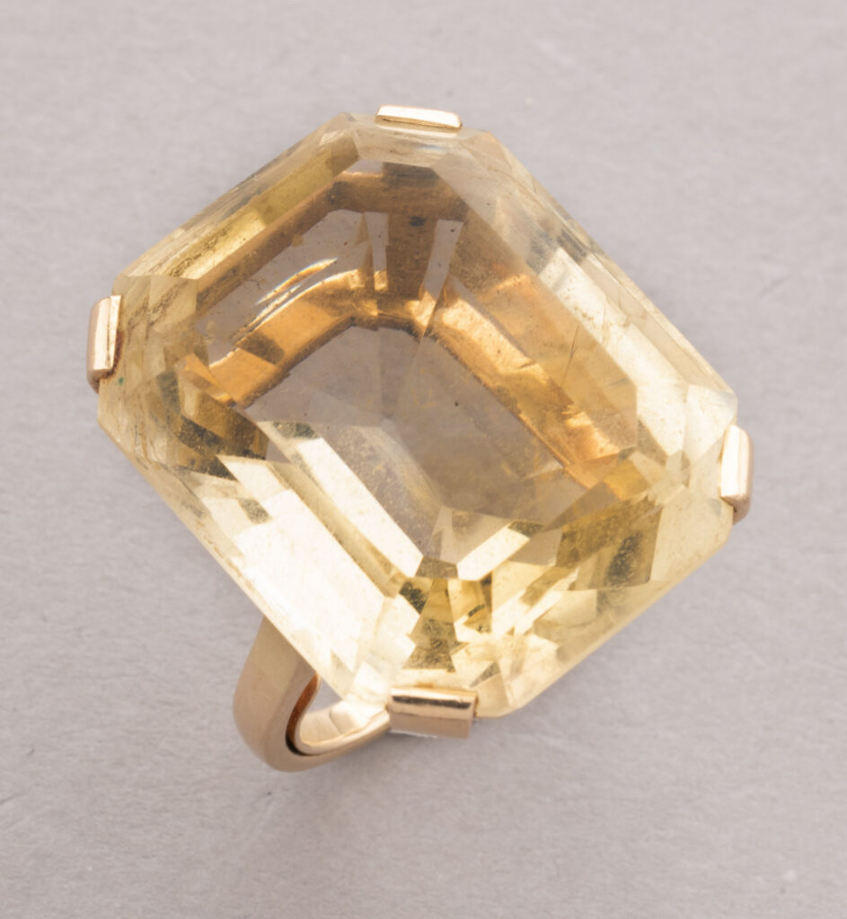 BAGUE en or rose 750 millimes, ornée d&rsquo;une importante citrine…