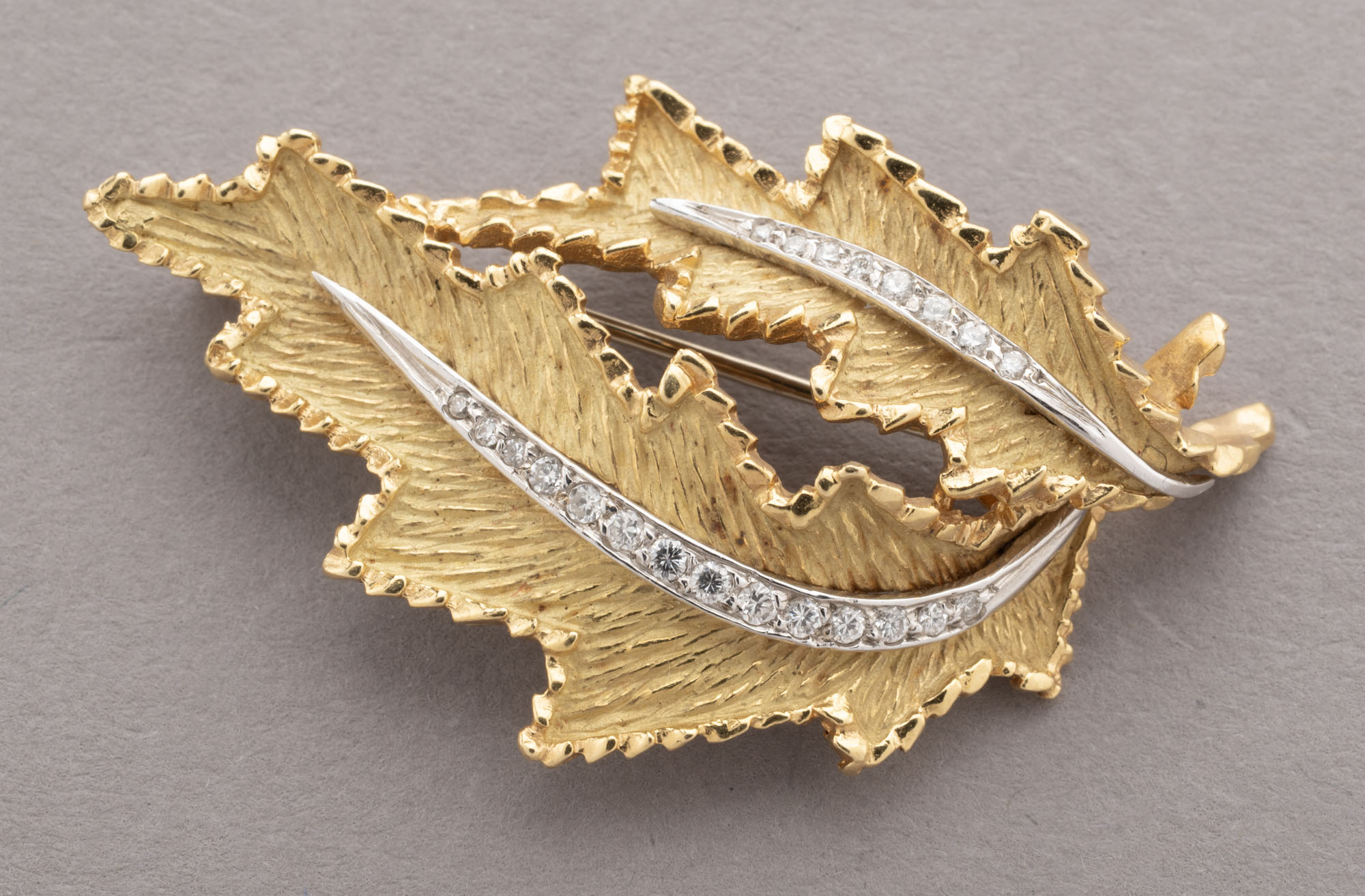 BROCHE en or jaune 750 millièmes et platine 950 millièmes,…