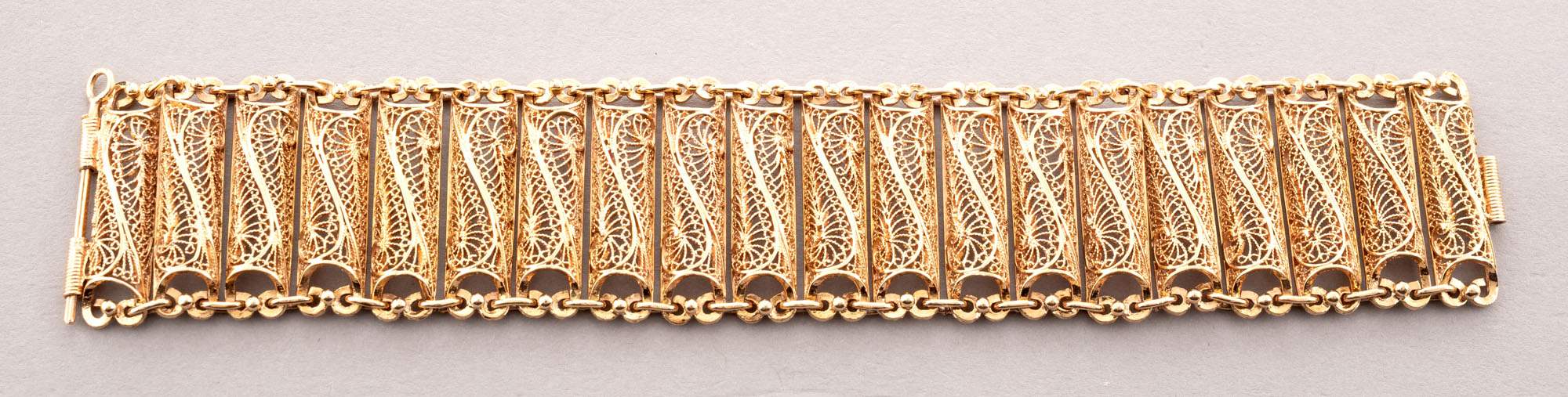 BRACELET en or rose 750 millièmes formé de côtes cylindrique…