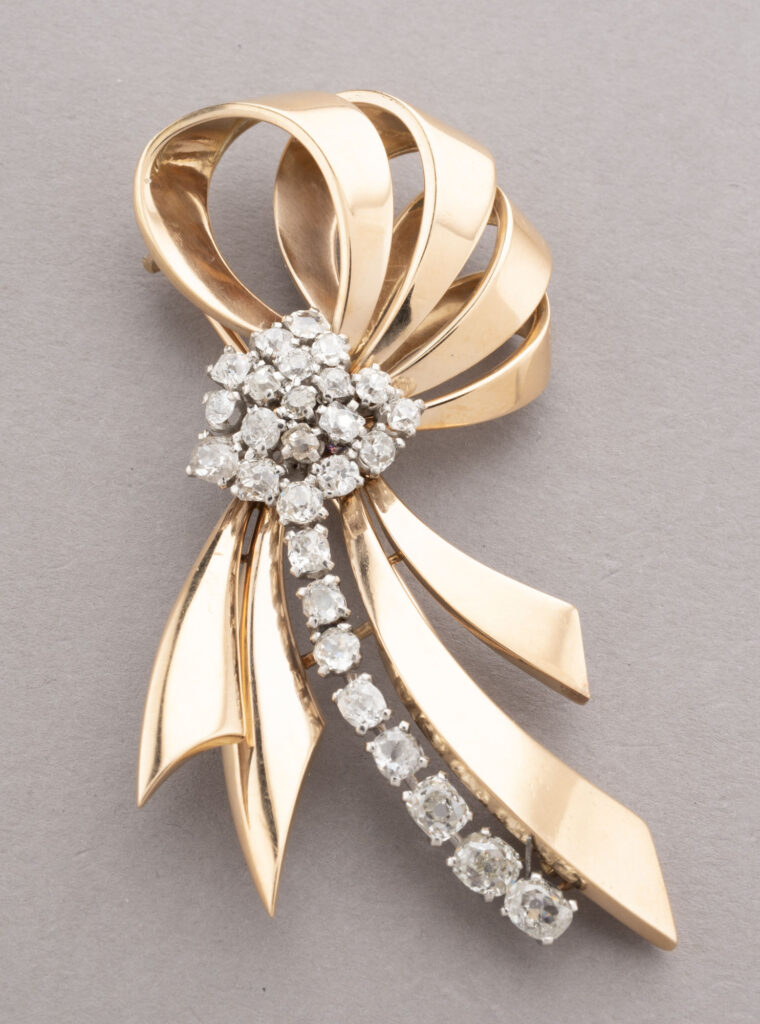 BROCHE VOLUTE en or rose 750 millièmes et platine 950…