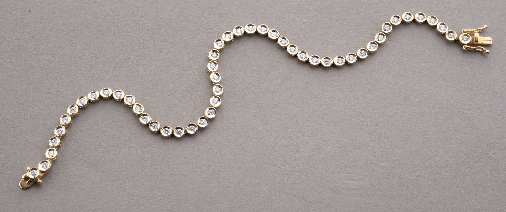 BRACELET ligne en or jaune 750 millièmes orné de 49…