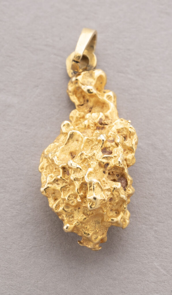 PENDENTIF en or jaune, la bélière en or 750 millièmes…