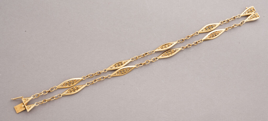 BRACELET en or jaune 750 millièmes, formé de 2 rangs…