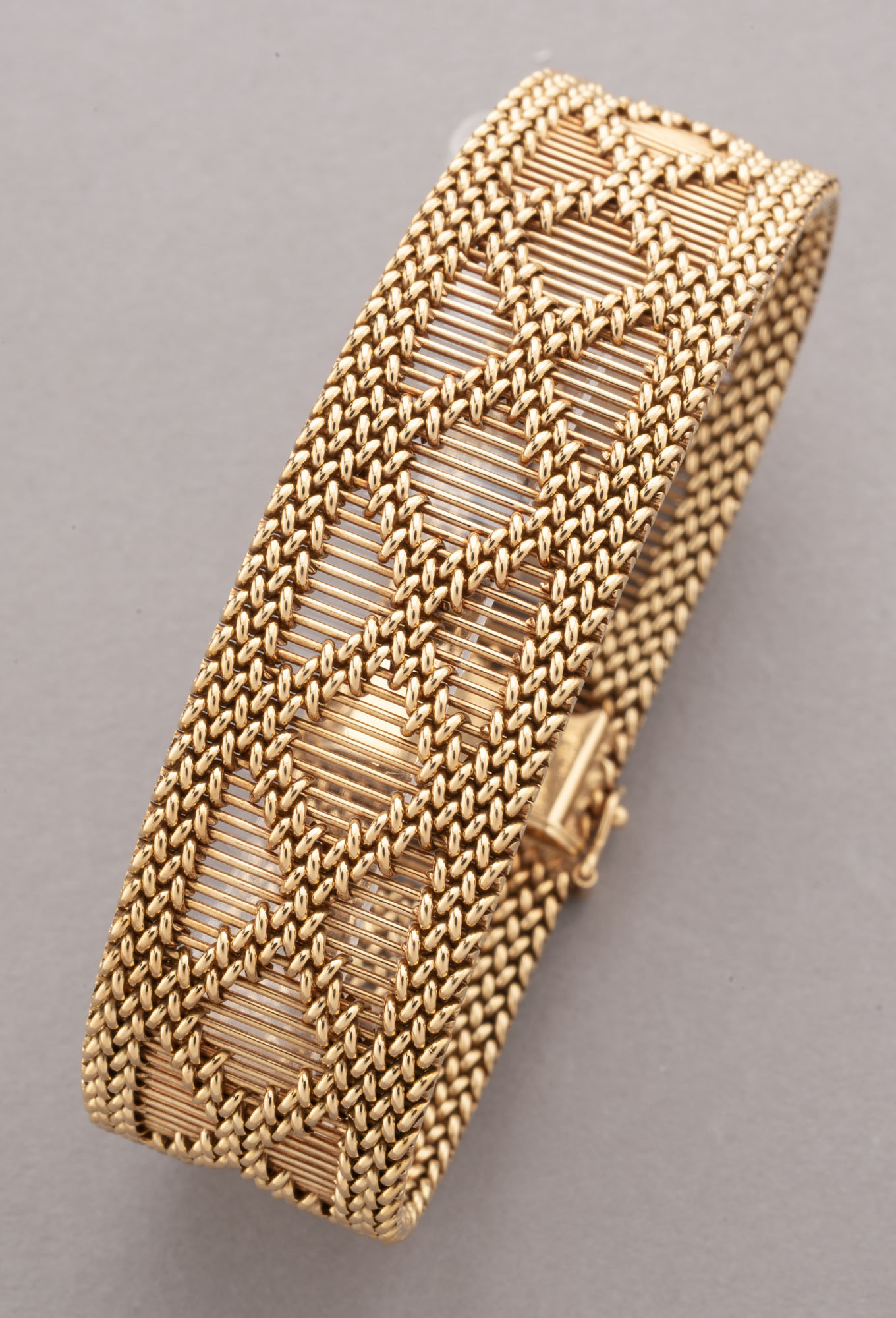 BRACELET en or rose 750 millièmes, formé de mailles bâtonnets…