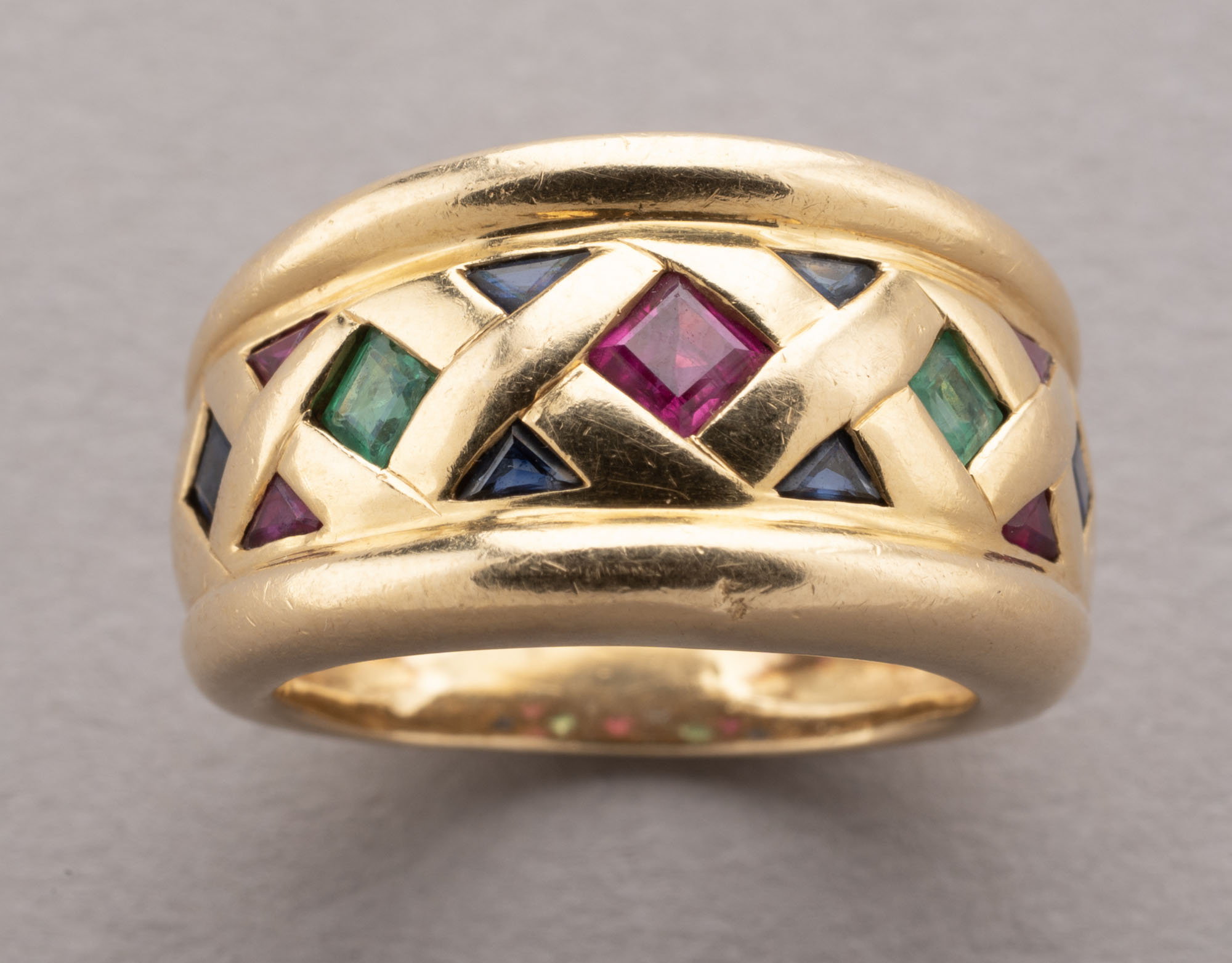 BAGUE JONC en or jaune 750 millièmes ornée sur le…