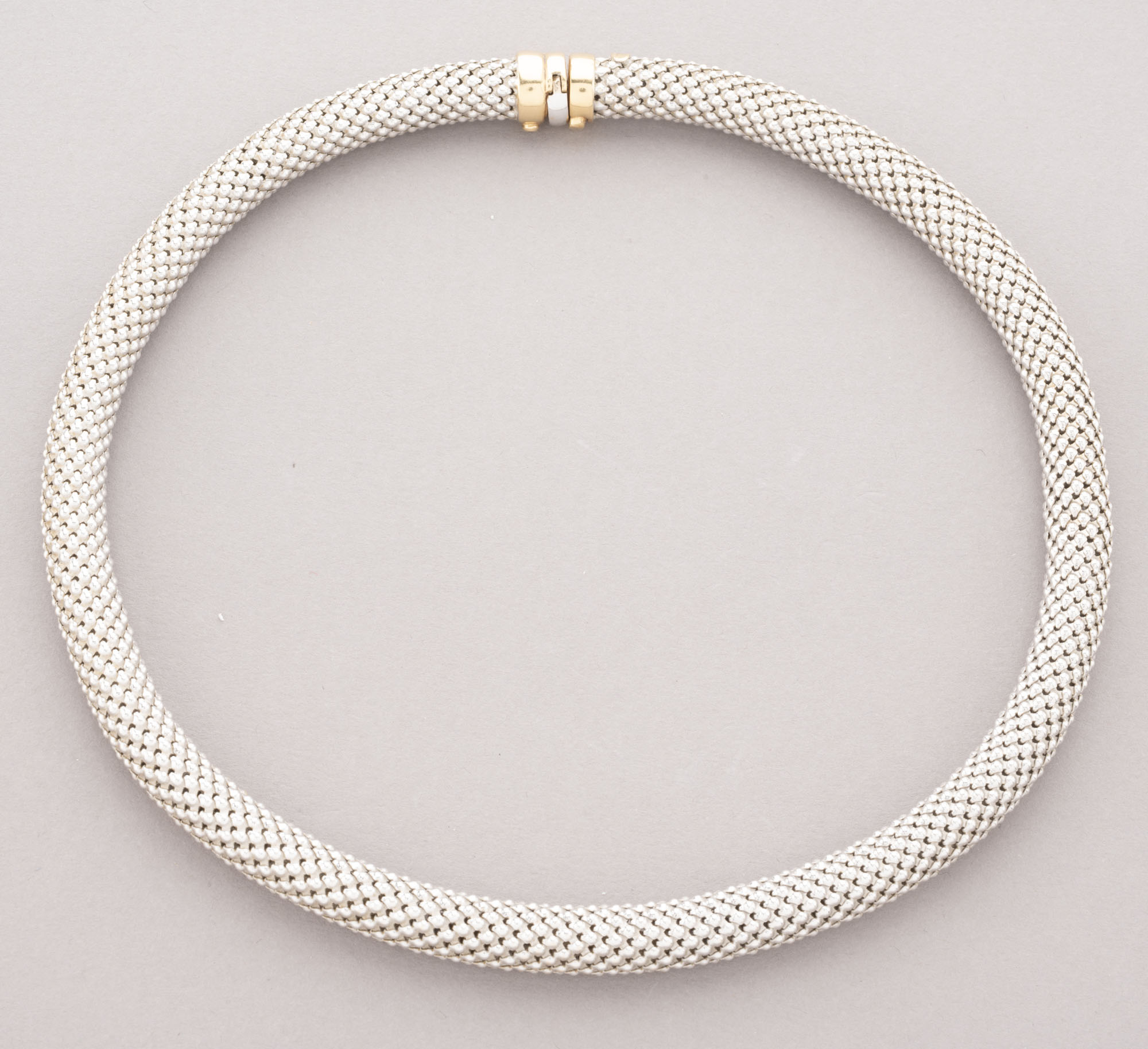 COLLIER en 2 ors 750 millièmes formé de maille tubulaire…