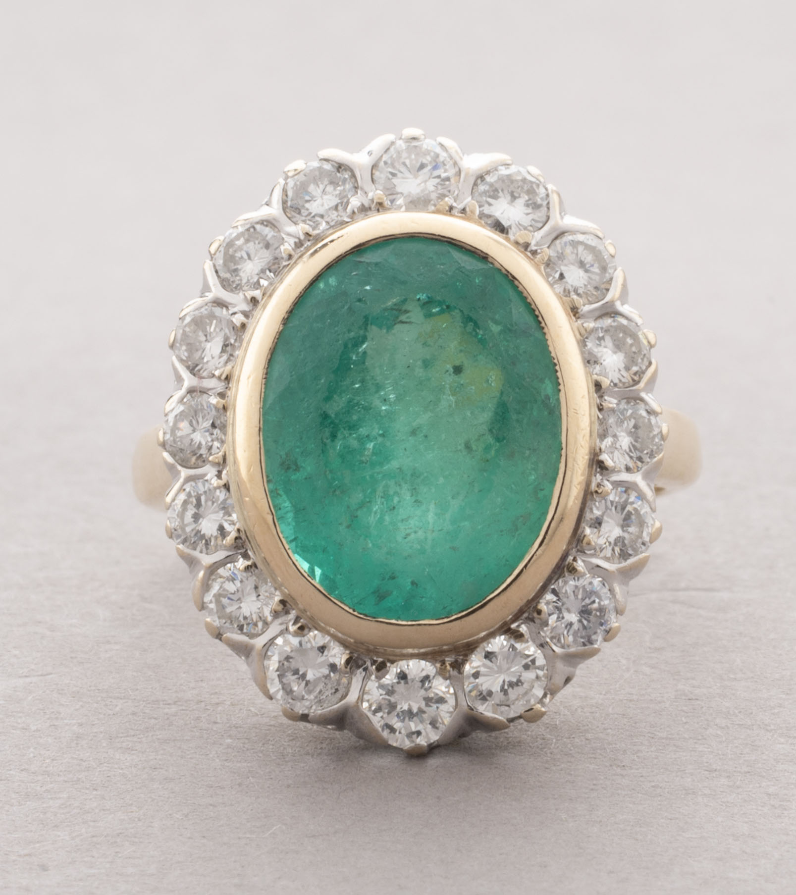 BAGUE MARGUERITE en or jaune 750 millième, ornée au centre…