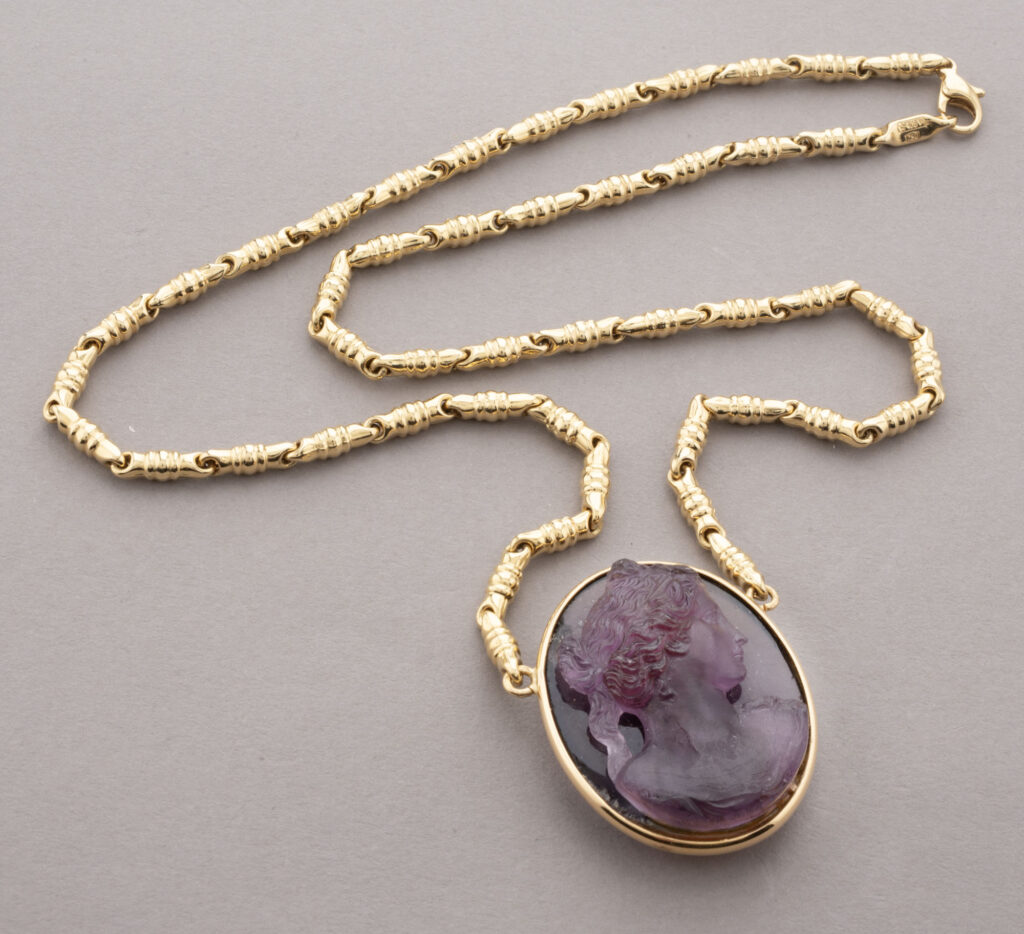 COLLIER en or jaune 750 millièmes, formé de mailles tubulaires…