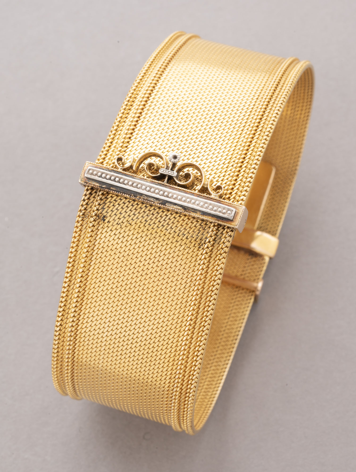 BRACELET MANCHETTE, en or 750 millièmes et platine 950 millièmes,…