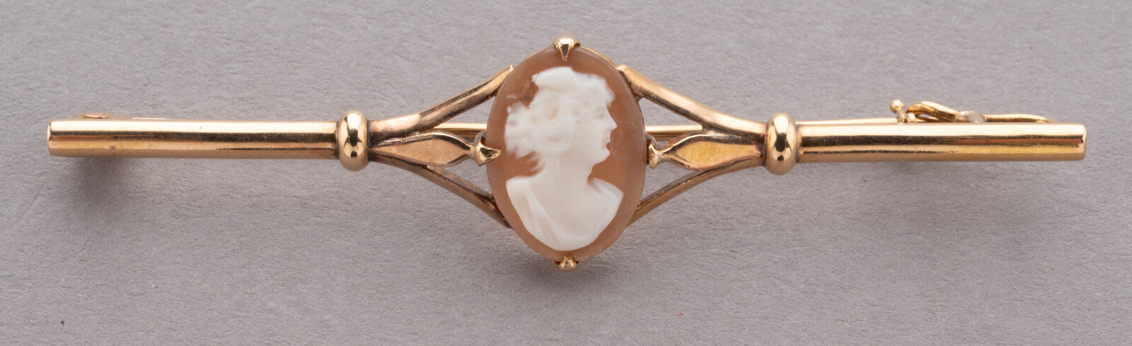 BROCHE barrette en or rose 750 millièmes ornée au centre…