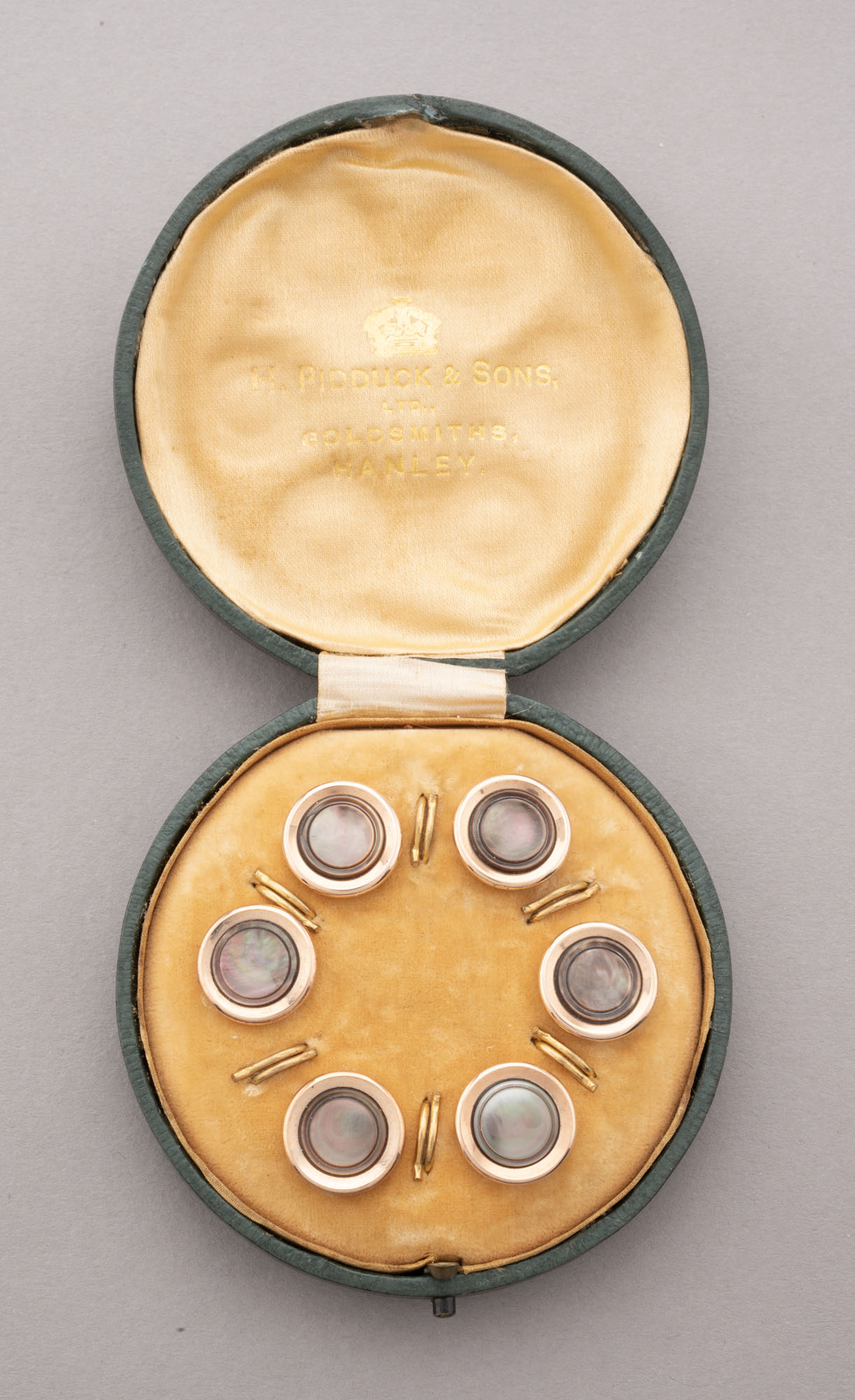 ENSEMBLE DE BOUTONS DE MANCHETTES et DE BOUTONS DE COL…
