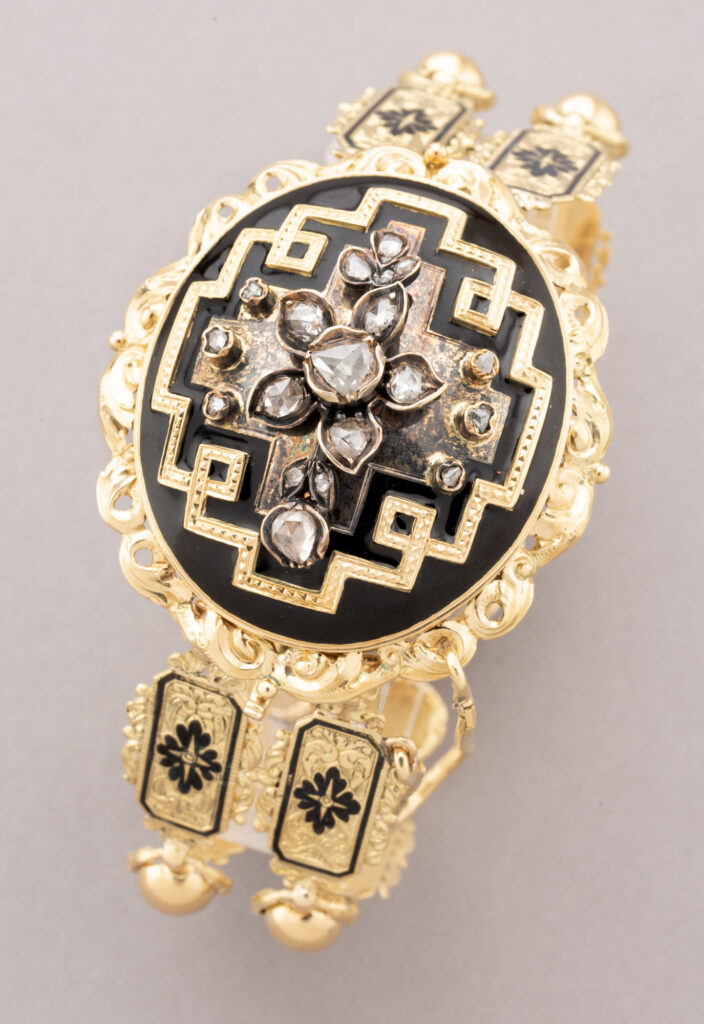 BRACELET Napoléon III en or 750 millièmes, formé d&rsquo;un alternance…