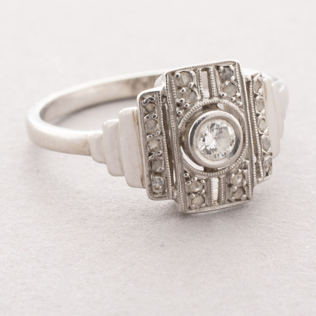 BAGUE ART DECO en or 750 millièmes et platine 950…