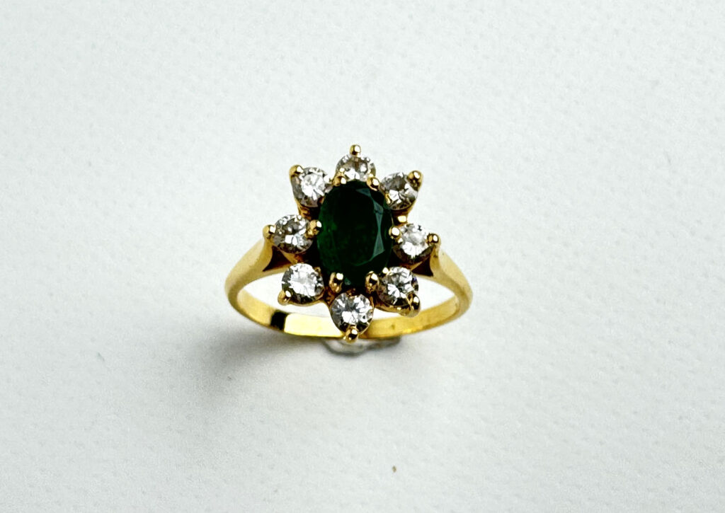 BAGUE marguerite en or jaune 750 millièmes, ornée au centre…