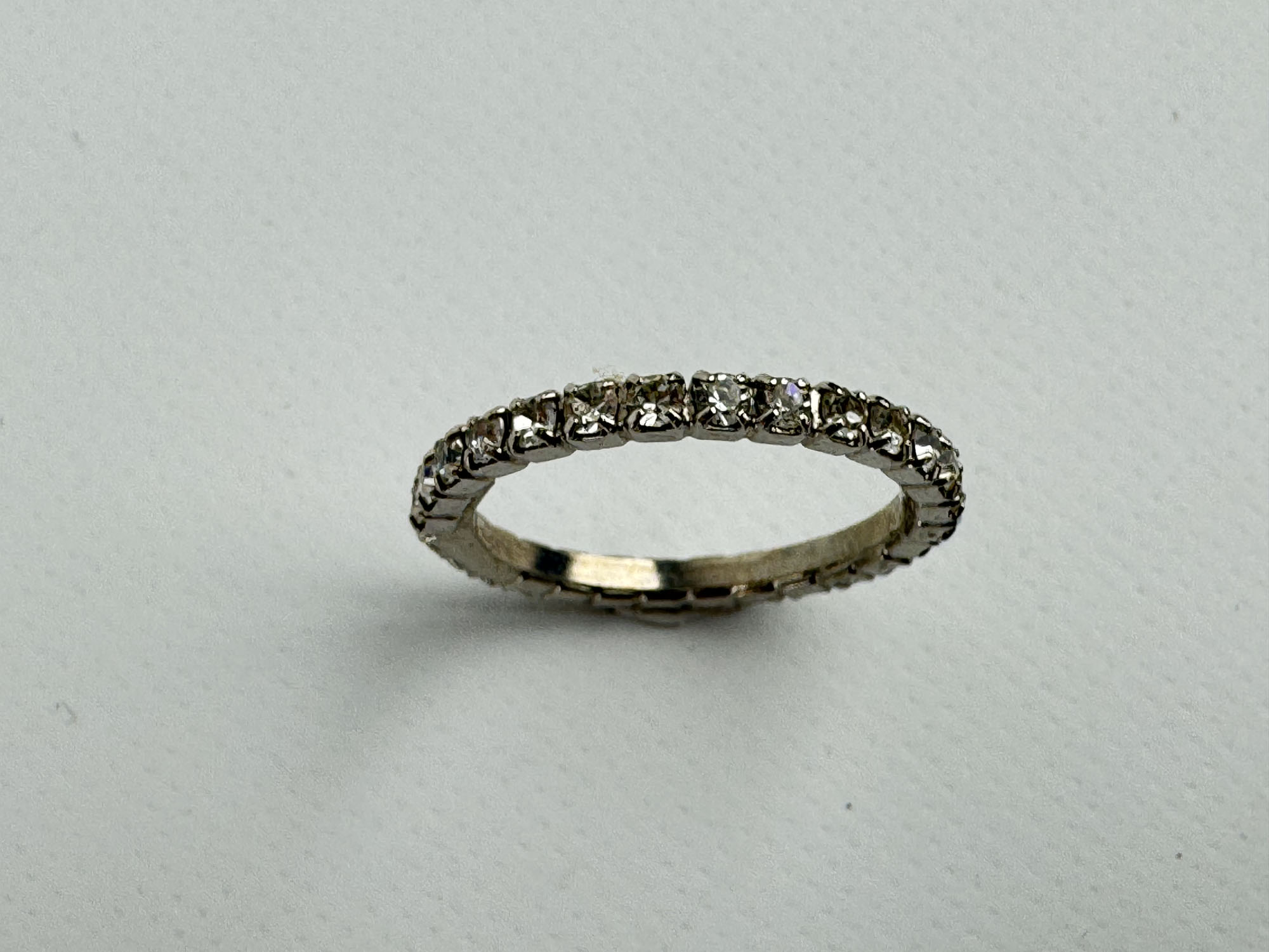 ALLIANCE en or blanc 750 millièmes ornée de diamants.TDD. 56.…